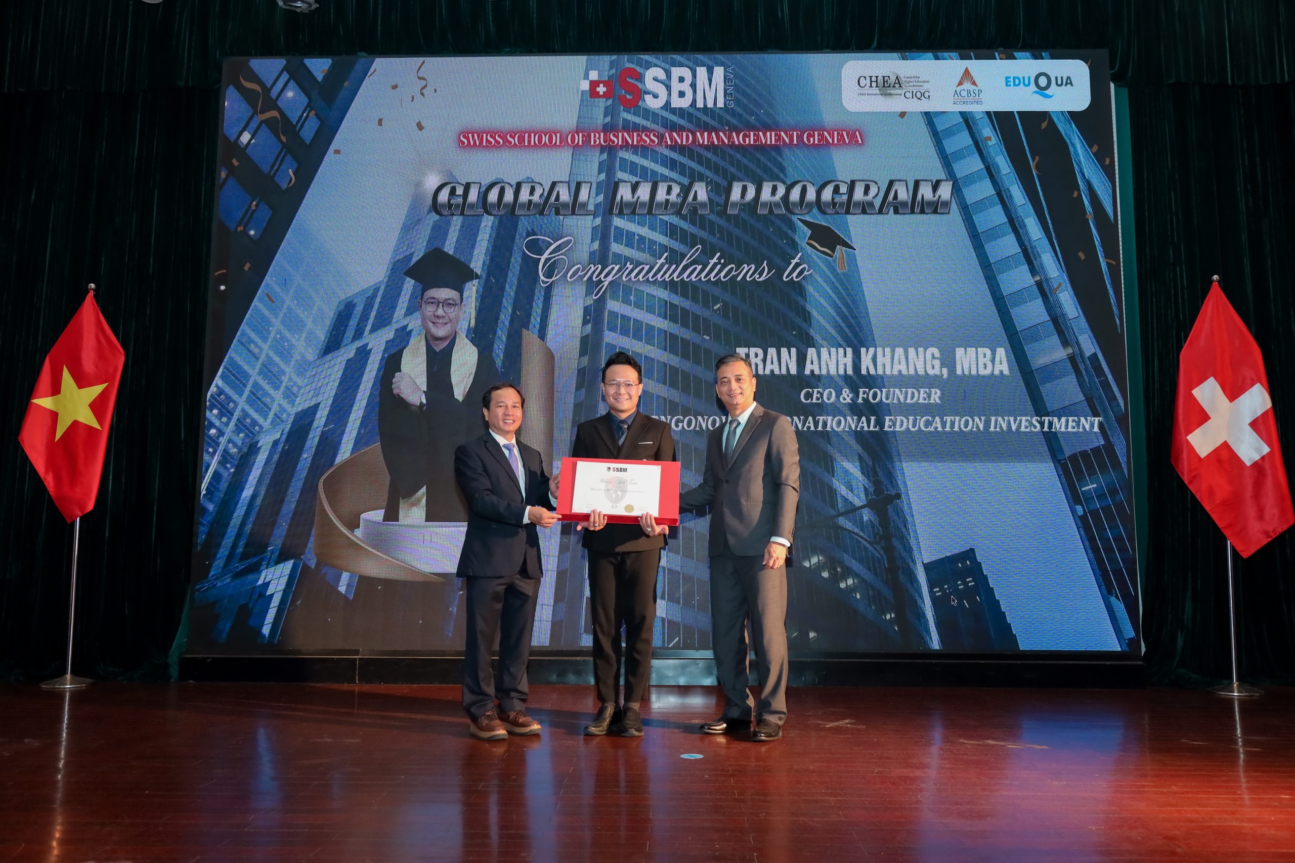 Anh Khang tại lễ nhận bằng MBA do SSBM Việt Nam tổ chức