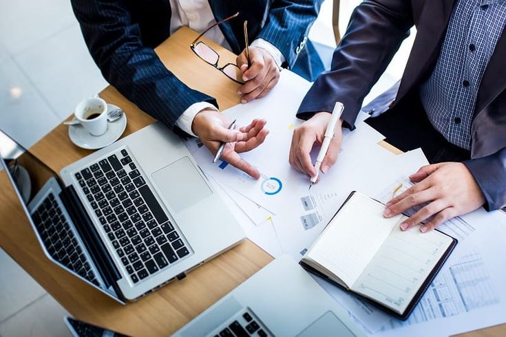 Nền tảng tư duy quản trị giúp cá nhân hiểu cách tổ chức vận hành và đưa ra quyết định hiệu quả trong môi trường kinh doanh hiện đại